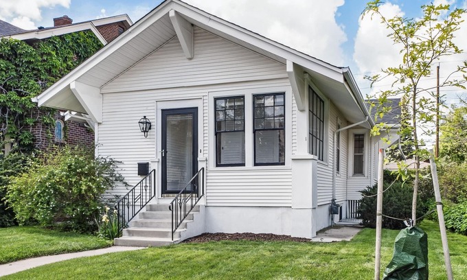 Cheyenne House | Back on the market! Updated Historic 3 BR, 3 BA Bungalow