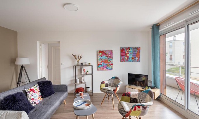 Francisco-Ferrer - Vern Apartment | Bahibé - Balcon et parking au calme proche gare