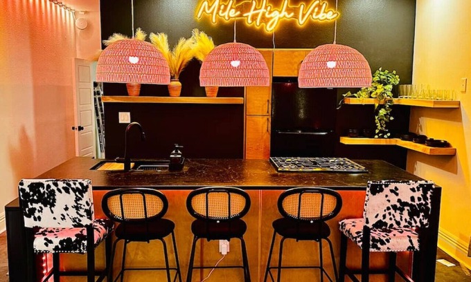 Baker House | Baker St. Abode | Mins to Downtown | Walkable