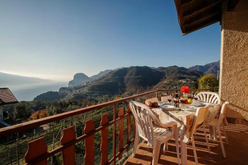 Voltino Apartment | Balcone Panoramico sul Garda - Happy Rentals