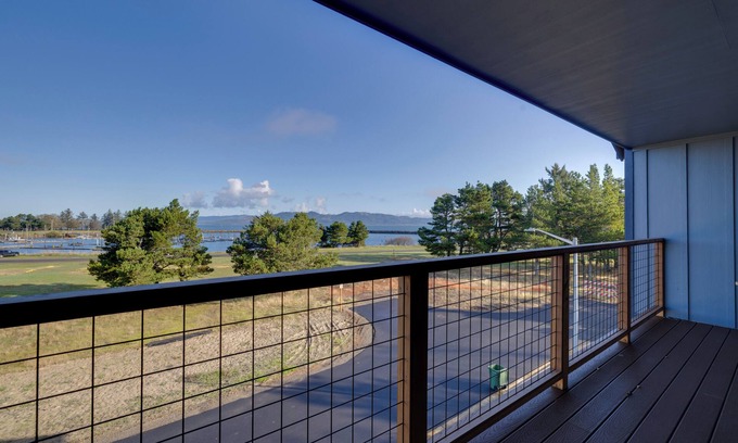 Hammond House | Balconies w/Scenic River Views: Hammond Townhome!