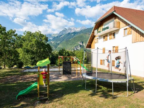 Giez Apartment | Balcony Views in Northern Alps