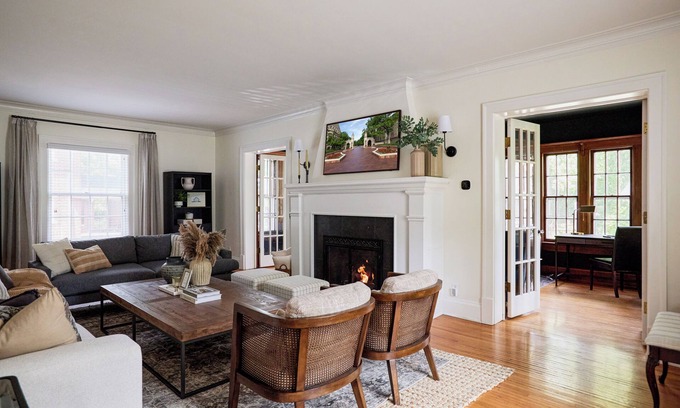 Bloomington House | ✨Ballantine Beauty✨1 Block to IU Campus - Perfect for IU Families & Alumni