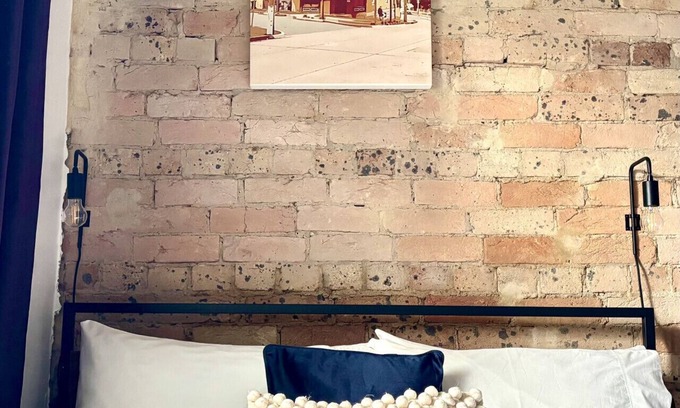 Balmain Apartment | Balmain Studio | Sleeps 7 | AC + Parking | Central