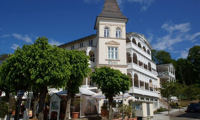 Sellin Apartment | "Baltic Sun Apartment 6" in the Villa Sonneck in Sellin with Sauna and 2 Balconies