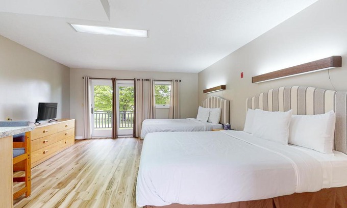 Baneberry Hotel | Baneberry Inn 4