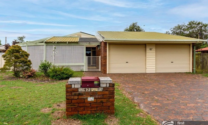 Banksia Beach House | Banksia Gem One Street Back From Waterfront