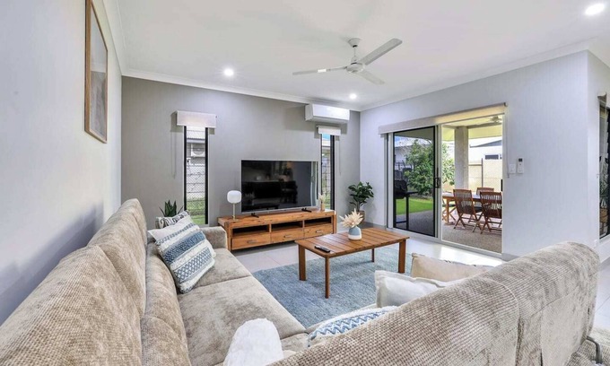 Zuccoli House | Banksia House | Modern 3 Bed 2 Bath