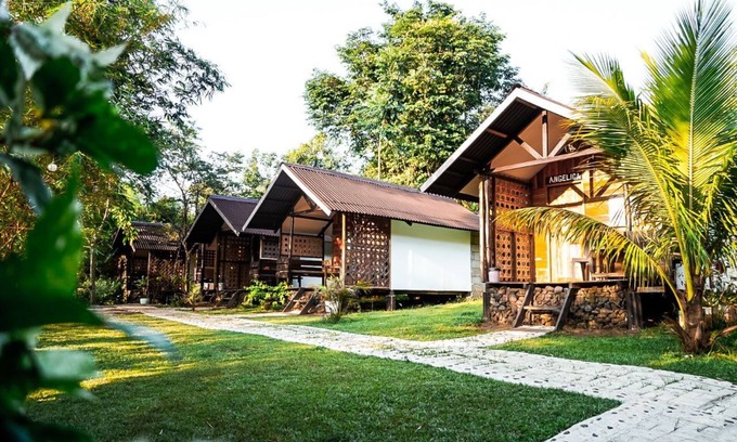 Puerto Princesa Resort | Banlaw Pool & Garden