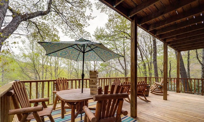 Mill Ridge Cabin | Banner Elk Cabin w/ Fire Pit: Pets Welcome