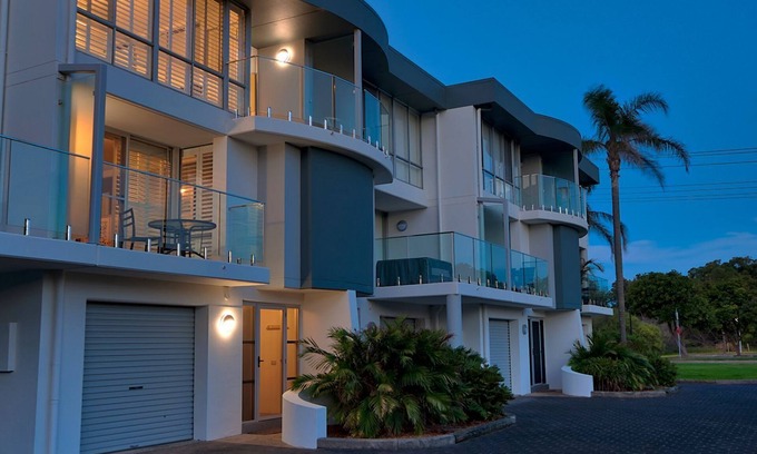 Fingal Bay House | Barefoot, 7/44 Marine Drive - Fabulous Fingal Bay