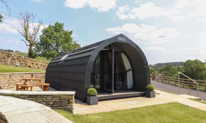 Fence Cottage | BARLEY, romantic, with a garden in Clitheroe