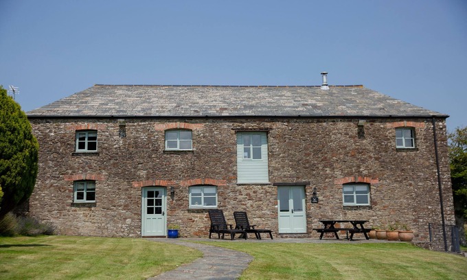 Bude Cottage | Barn Conversion With Indoor Swimming Pool In Stunning Rural Location Near Ocean