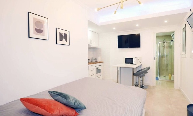 L'Antiga Esquerra de l'Eixample Apartment | Basic & Comfy Studio Eixample