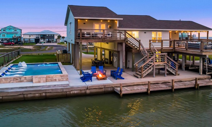 Rockport House | Bay Bliss | Private Pool + Lighted Dock!