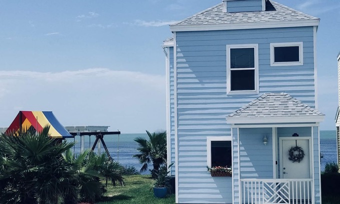 Port Isabel House | BAY FRONT HOME, minutes away from SPI, in a gated Subd. The Perfect Stay!