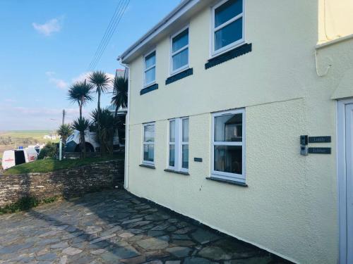 Port Isaac Apartment | Bay House Lundy Port Isaac Apartment with Sea Views & Parking