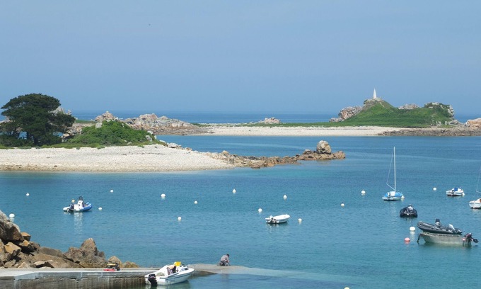 Penvenan Apartment | Bay of Perros Guirec, Bréhat in Port Blanc beautiful T1 WIFI magnificent sea view