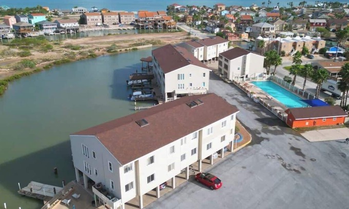 Port Isabel Apartment | * Bay Sunset Views * Waterfront Pool * Boat Slip