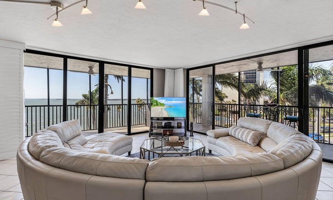 Punta Rassa Condo | Bay View 337: Stunnning Waterview condo in Bay View Tower
