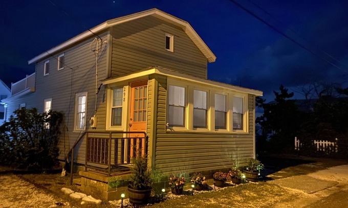 Fortescue Cottage | Bay View Cottage with views of the Delaware Bay.
