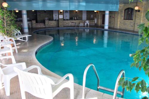 Sandown Hotel | Bay View - Seafront, Sandown - RETURN CAR FERRY FROM 92 POUNDS