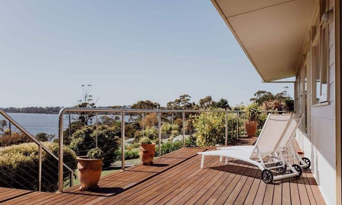 St Helens House | Bay Views with Swimming Pool