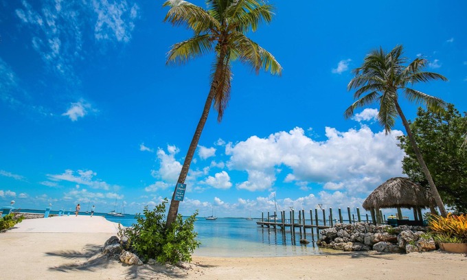 Key Largo Hotel | Bayhouse Home with Beach & Open Water Views! Amazing Sunsets!