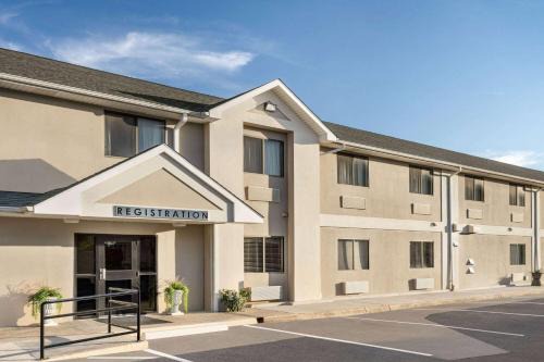 Hearne Hotel | Baymont by Wyndham Hearne
