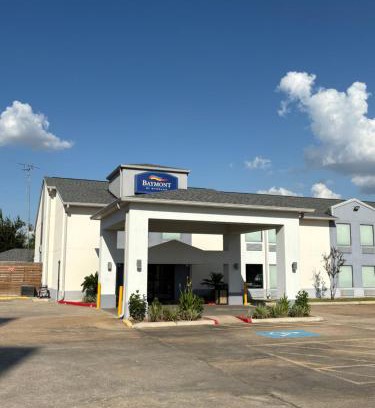 Iowa Hotel | Baymont by Wyndham Iowa Lake Charles