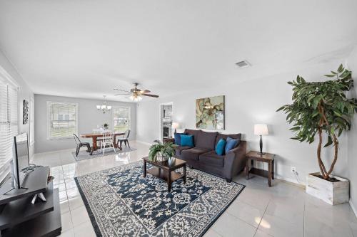 Baytown House | Baytown Home By The Bay visit Calypso Bay Water Park Unidad Skate park and Main Street 5 Star superhost