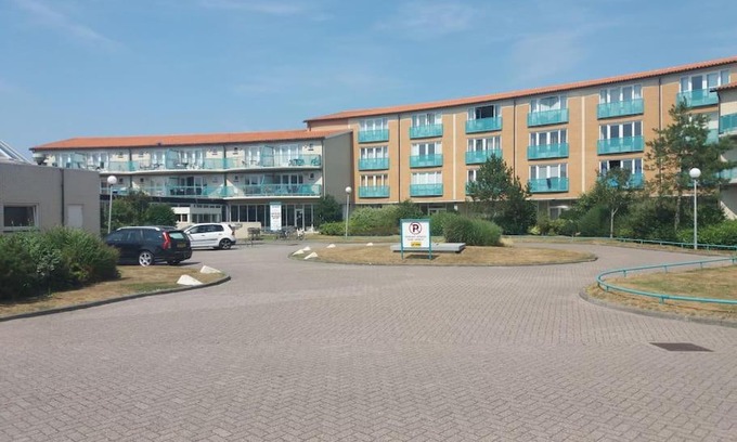 Julianadorp aan zee Apartment | Beach apartment +/- 5 minutes to sea, self checkin