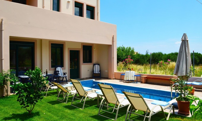 Maleme Villa | Beach at 400mt★ Walk to Taverna & Grocery★ Seaview