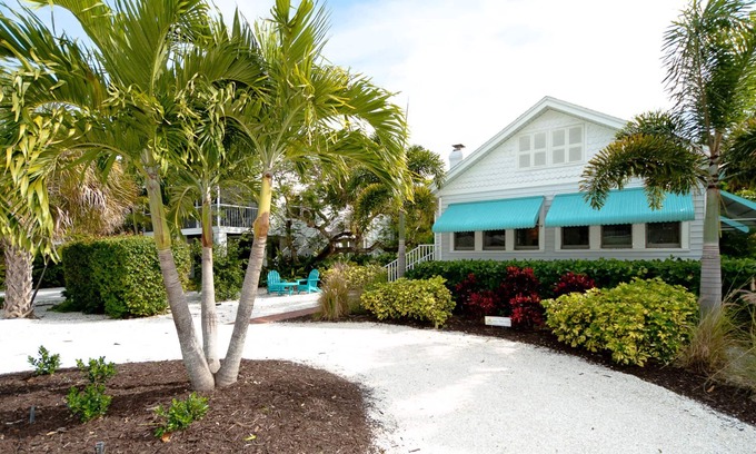 Anna Maria Cottage | Beach Basket Cottage: Cute Old Florida Style Beach Cottage just steps to the Beach!