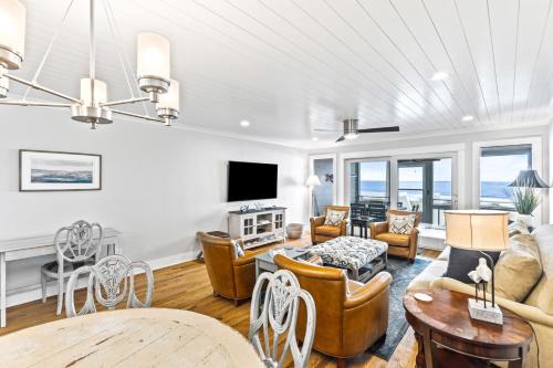 Isle of Palms Apartment | Beach Club Villa 32 - Newly Renovated! Direct Oceanfront