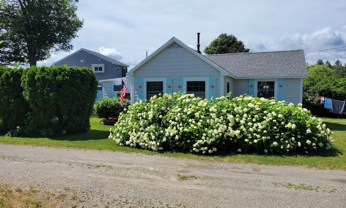York Beach Cottage | Beach Cottage Walking Distance to Long Sands Beach