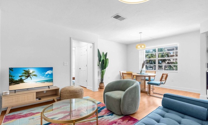 Sarasota Apartment | Beach Escape 2BR on Lido Key w/Free Parking and steps to St Armands Circle