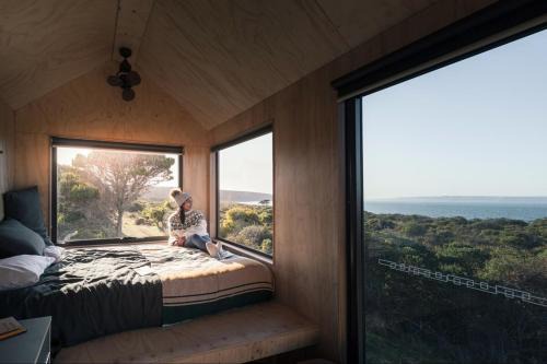 Penneshaw House | Beach Front Off-Grid Cabin on Kangaroo Island - Xanthe