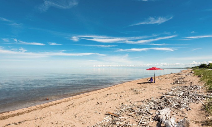 Park Point House | BEACH FRONT, PARK POINT, RARE FIND; 3-NIGHT LABOR DAY WKND SPECIAL, 1500 FRI-SUN