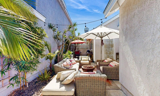 Aviara Cottage | Beach Getaway with Furnished Patio & Full Kitchen + Shared Pool & Spa
