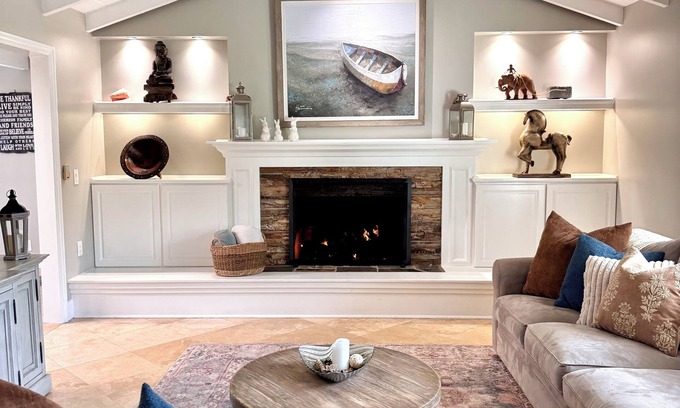 Santa Ana Heights House | Beach Home with Pool, Jacuzzi, Housekeeping Included. Hosted by @Worldstompers