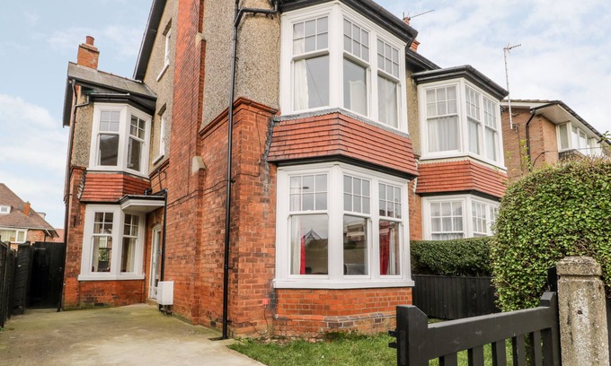 Bridlington Cottage | BEACH HOUSE, pet friendly, character holiday cottage in Bridlington