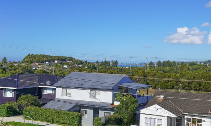 Warriewood Apartment | Beach House Upper Unit