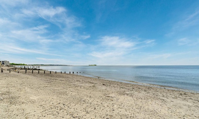 Devon House | Beach House! Walk out door onto the beach! Lots to do nearby! Sapphire Sandbar