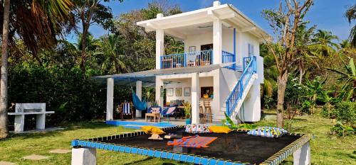 Monitos House | Beach House with AC Surrounded by Nature