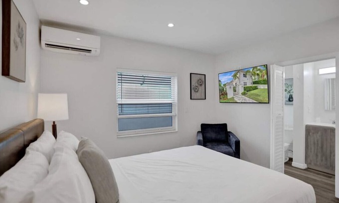 Hendricks and Venice Isles Apartment | Beach Isles: Modern Studio Apartment in Fort Lauderdale with Patio