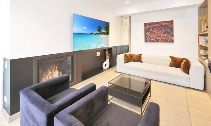 Ocean Grove Apartment | Beach Luxury On The Park- Fireplace, Aircon, Parking, 2 bedroom, 3 bathrooms Sleeping 6