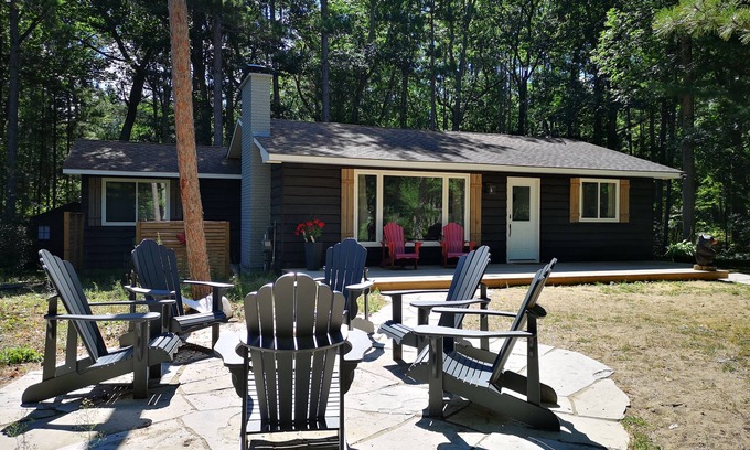 Grand Bend House | Beach O Pines - Black Bear Cabin