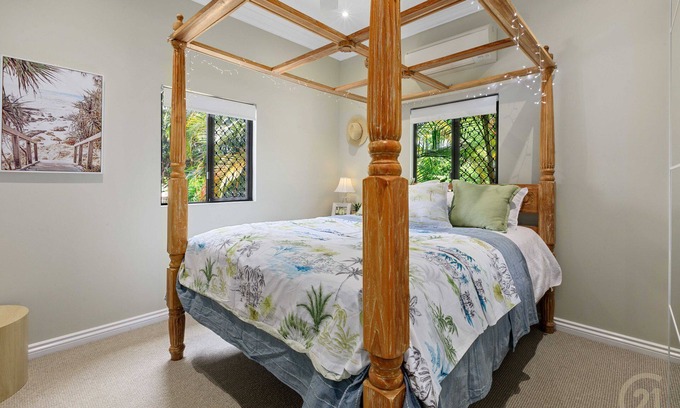 Clontarf Apartment | "Beach Oasis" - Clontarf Q 4019