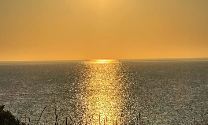 Plymouth House | 😎BEACH 🏖PARADISE 😎 2 minute walk to Private Pet Friendly Beach. Leashes require